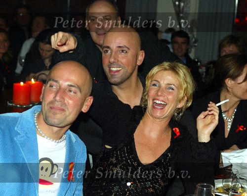 Amsterdam 19 december 2003
Orange Babies feest in Panama te Amsterdam.
Anita Witzier met sigaret