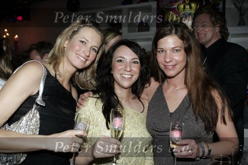 de Kwakel 23 december 2005
Kerstborrel Gerard Joling.
Anouk Smulders en Tina Nijkamp en Justine Hofmeijer
