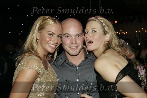 de Kwakel 23 december 2005
Kerstborrel Gerard Joling.
Ellemieke Vermolen met Anouk Smulders en neef Gerard