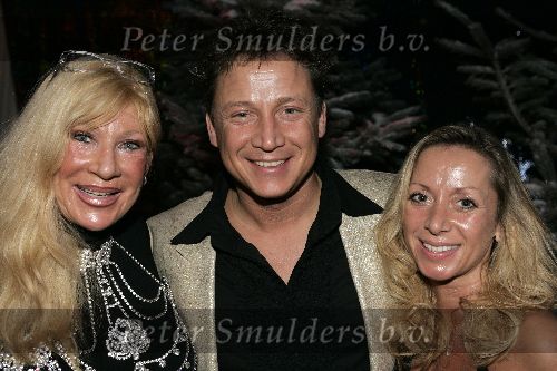 de Kwakel 23 december 2005
Kerstborrel Gerard Joling.
 Mary Borsato met Armando Borsato en Sylvana Borsato