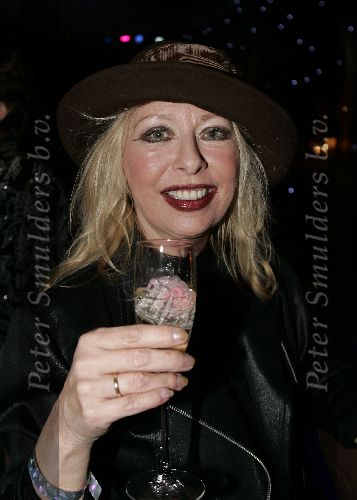 de Kwakel 23 december 2005
Kerstborrel Gerard Joling.
Bonnie st Claire met  hoed en champagne