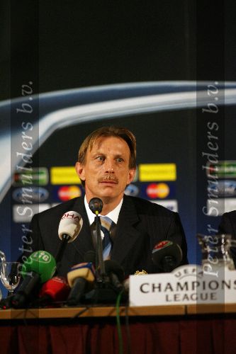 Eindhoven, 6 December 2005 W
Laatste wedstrijd eerste ronde champions league PSV-Fenerbache, eindstand 2-0
Trainer Christoph Daum.