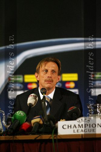 Eindhoven, 6 December 2005 W
Laatste wedstrijd eerste ronde champions league PSV-Fenerbache, eindstand 2-0
Trainer Christoph Daum.
