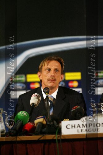 Eindhoven, 6 December 2005 W
Laatste wedstrijd eerste ronde champions league PSV-Fenerbache, eindstand 2-0
Trainer Christoph Daum.