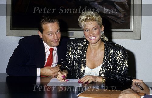 Bloemendaal 9 September
Het aantekenen van hun voorgenomen huwelijk
Hans Breukhoven samen met Connie Breukhoven ( toen nog on der de artiestennaam Vanessa )