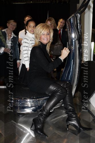 Amsterdam 10 november 2005
Connie Breukhoven op de miljonair fair bij powerplate.