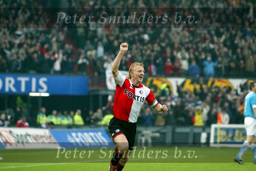 Rotterdam, 11 December 2005 Kompetiewedstrijd seizoen 2005/2006
Feyenoord-PSV, eindstand 1-0
Dirk Kuyt heeft de stand op 1-0 gebracht
