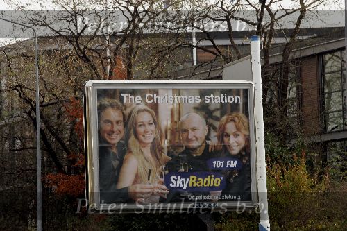 Hilversum 7 december 2005
Billboard Marco Borsato Do zangeres Trijntje Oosterhuis en Phil Collins.