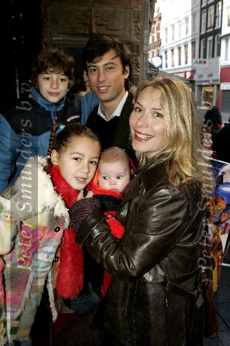 Amsterdam 18 november 2005
Premiere Kabouter Plop in Tuschinsky.
Kaja Wollfers Elle v Rijn met Baby Helena en 2 andere kinderen