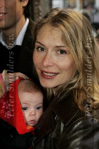 Amsterdam 18 november 2005
Premiere Kabouter Plop in Tuschinsky.
Elle v Rijn met Baby Helena