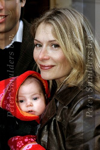 Amsterdam 18 november 2005
Premiere Kabouter Plop in Tuschinsky.
Kaja Wollfers Elle v Rijn met Baby Helena en 2 andere kinderen