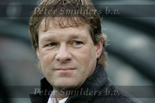 Rotterdam, 11 December 2005 Kompetiewedstrijd seizoen 2005/2006
Feyenoord-PSV, eindstand 1-0
Erwin Koeman