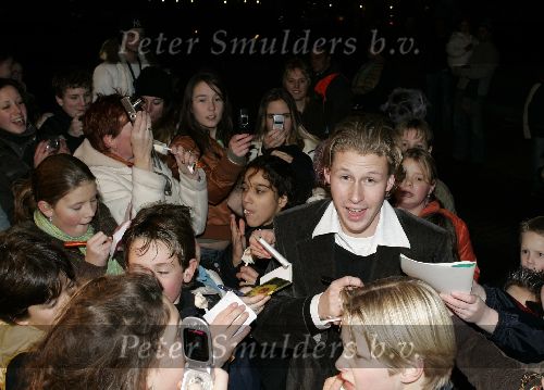 Zeist 7 december 2005
Premiere de Griezelbus.
Ewout Genemans met fans