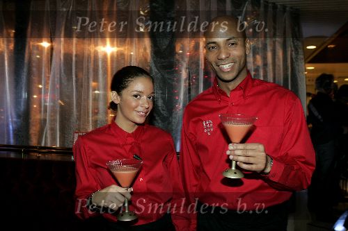 Amsterdam 12 december 2005
Kerstdiner bij de kersentuin met bn ers van Talpa in keuken en bediening.  Fajah Lourens en Humberto Tan