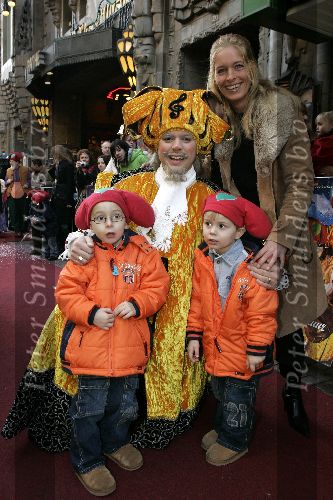 Amsterdam 18 november 2005
Premiere Kabouter Plop in Tuschinsky.
Frans Bauer Mariska en Christiaan en Jan