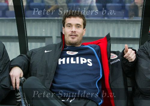 Rotterdam, 11 December 2005 Kompetiewedstrijd seizoen 2005/2006
Feyenoord-PSV, eindstand 1-0
Gerald Sibon goed gemutst op de reservebank