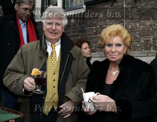 Baarle Nassau 6 december 2005
Trouwen Robert Long met zijn vriend Christoph.  
Gerard Cox met vriendin