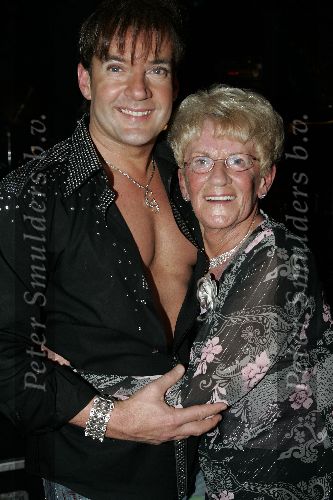 de Kwakel 23 december 2005
Kerstborrel Gerard Joling.
Gerard met zijn moeder