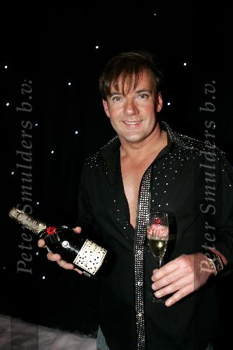 de Kwakel 23 december 2005
Kerstborrel Gerard Joling.
Gerard Met champagne