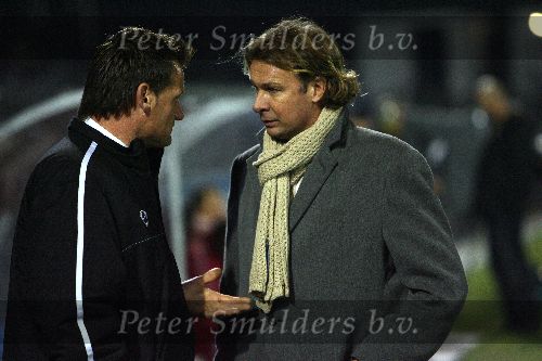 Eindhoven, 22 December 2005
Bekerwedstrijd 1/8 finale voor de Gatorade-Cup Seizoen 2005/2006. FC Eindhoven-AJAX, eindstand 1-6
Hans Kraaij Jr. in gesprek met keeperstrainer Albert v d Sleen