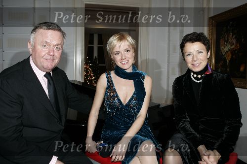 Amsterdam 19 december 2005
Kerst borrel Princess in amstel hotel.
Harry Mens met Suze Mens Sr. en Suze Mens Jr.