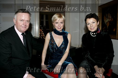Amsterdam 19 december 2005
Kerst borrel Princess in amstel hotel.
Harry Mens met Suze Mens Sr. en Suze Mens Jr.