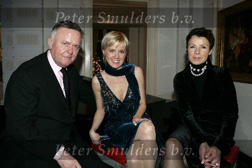 Amsterdam 19 december 2005
Amsterdam 19 december 2005
Kerst borrel Princess in amstel hotel.
Harry Mens met Suze Mens Sr. en Suze Mens Jr.