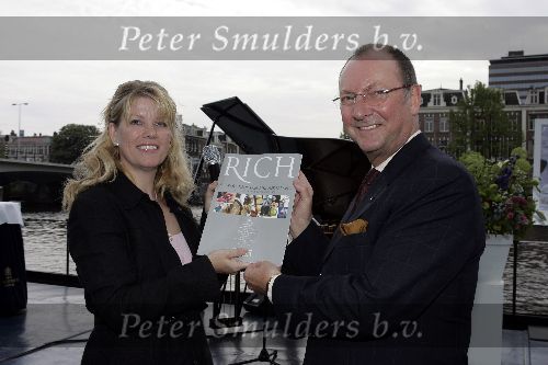 Amsterdam 25 mei 2005
Presentatie blad Rich in Amstel Hotel.
Hendrik Bosch, Manager Amstel hotel met uitgeefster Rich
