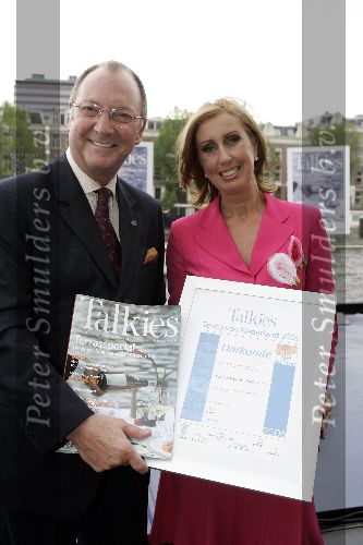 Amsterdam 25 mei 2005
Presentatie blad Rich in Amstel Hotel.
Hendrik Bosch, Manager Amstel hotel met uitgeeftser Brigitte Midavalne