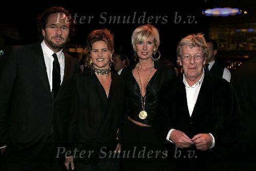 Amsterdam 8 december 2005
VIP avond miljonairs fair in Rai.
Jan des Bouvrie met Monique des Bouvrie en herman Heinsbroek met Judith Heinsbroek