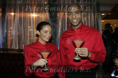 Amsterdam 12 december 2005
Kerstdiner bij de kersentuin met bn ers van Talpa in keuken en bediening.  Fajah Lourens en Humberto Tan