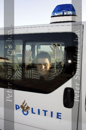 Lelystad14 december 2005
jan Smit in politieauto bij vliegveld Lelystad.