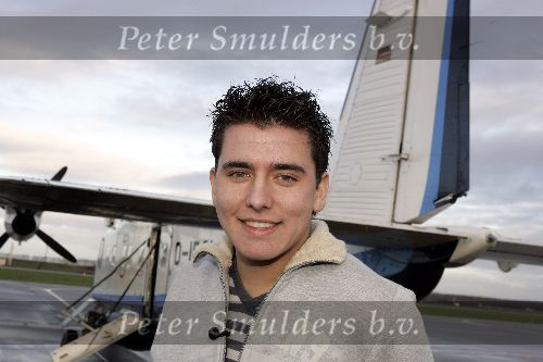 Lelystad 14 december 2005
Jan Smit arriveert met prive jet vanuit duitsland voor een optreden van 15000 gehandicapten in Jaarbeurs Utrecht.