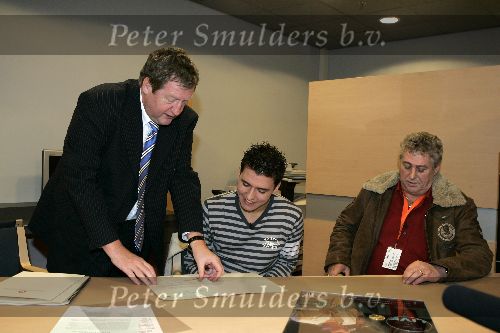 Utrecht 14 december 2005
Jan Smit  met Jaap buijs en jacques Senf vooraf aan optreden voor 15000 gehandicapten in Jaarbeurs Utrecht.