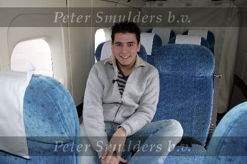 Lelystad 14 december 2005
Jan Smit arriveert met prive jet vanuit duitsland voor een optreden van 15000 gehandicapten in Jaarbeurs Utrecht.
