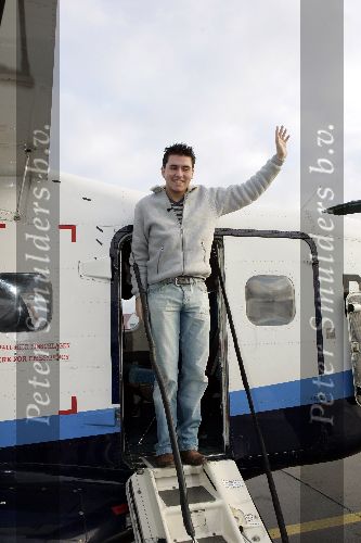 Lelystad 14 december 2005
Jan Smit arriveert met prive jet vanuit duitsland voor een optreden van 15000 gehandicapten in Jaarbeurs Utrecht.