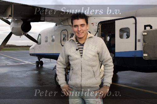 Lelystad 14 december 2005
Jan Smit arriveert met prive jet vanuit duitsland voor een optreden van 15000 gehandicapten in Jaarbeurs Utrecht.