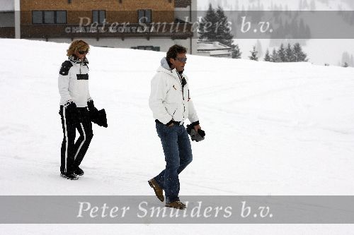 Oberlech 28 december 2005
Linda de Mol op skivakantie met Sander Vahle en Julian en Noah.
John de Mol Jr. met zijn vriendin Els