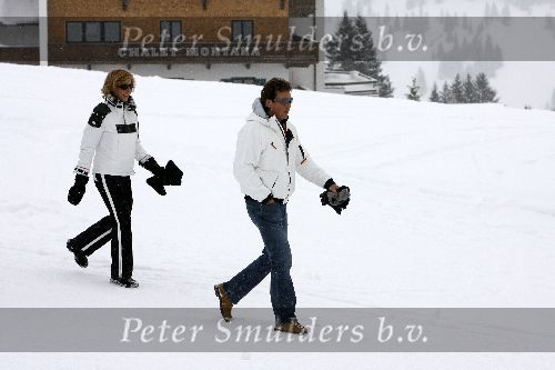 Oberlech 28 december 2005
Linda de Mol op skivakantie met Sander Vahle en Julian en Noah.
John de Mol jr. met zijn vriendin Els
