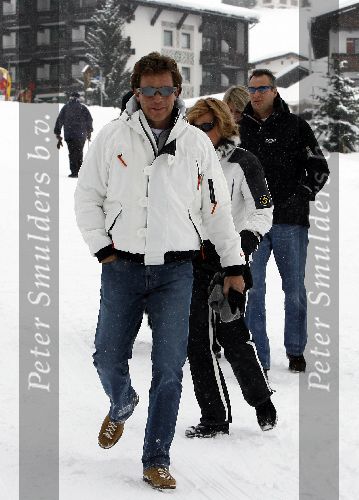 Oberlech 28 december 2005
Linda de Mol op skivakantie met Sander Vahle en Julian en Noah.
John de Mol Sr. met zijn vriendin Els