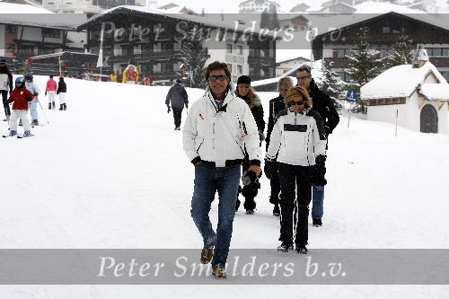 Oberlech 28 december 2005
Linda de Mol op skivakantie met Sander Vahle en Julian en Noah.
John de Mol Jr. met zijn vriendin Els