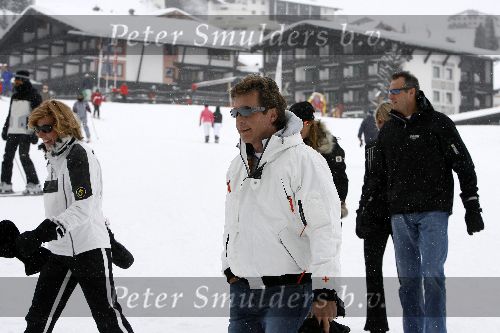 Oberlech 28 december 2005
Linda de Mol op skivakantie met Sander Vahle en Julian en Noah.
John de Mol met zijn vriendin Els