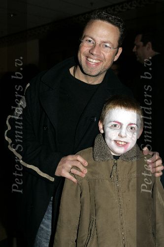 Zeist 7 december 2005
Premiere de Griezelbus.
Joost Buitenweg met zoon.