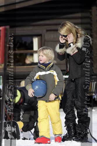 Oberlech 27 december 2005
Linda de Mol met Julian en Noah op ski vkantie