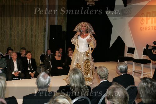 Amsterdam 19 december 2005
Kerst borrel Princess in amstel hotel.
Karin Bloemen