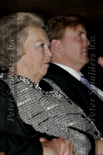 Amsterdam 7 december 2005
Uitreiking prins Claus prijzen in muziekcentrum aan het ij.
Koningin Beatrix