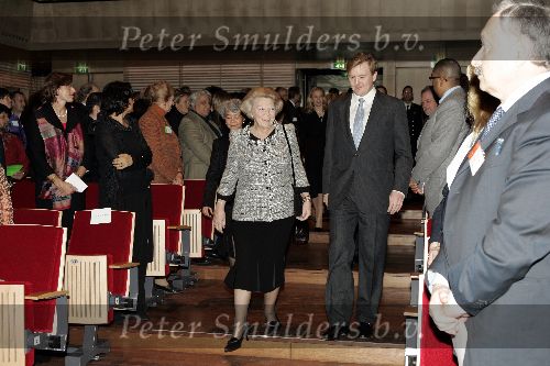 Amsterdam 7 december 2005
Uitreiking prins Claus prijs in het ij muziek theater.
Prins Willem Alexander en koningin Beatrix