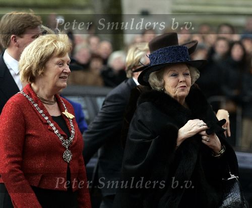 Utrecht 15 december 2005
Maxima Prins Willem Alexander Koningin B eatrix en Prinses margriet bij Dom kerk in Utrecht.