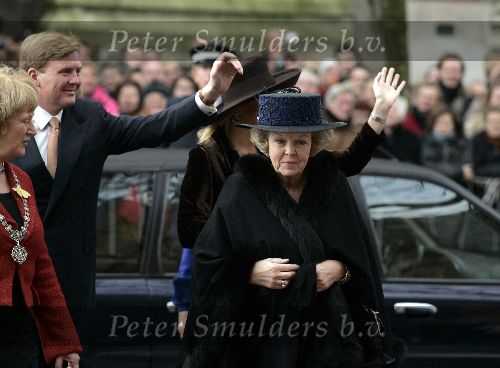 Utrecht 15 december 2005
Maxima Prins Willem Alexander Koningin B eatrix en Prinses margriet bij Dom kerk in Utrecht.