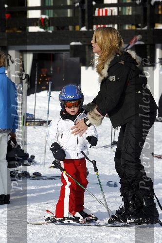 Oberlech 27 december 2005
Linda de Mol met Julian en Noah op ski vkantie